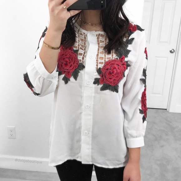 ❤️CLEARANCE❤️ white rose embroidered button up top - Picture 3 of 5